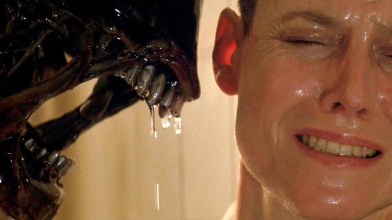 A Xenomorph gets up close to Ripley in Alien 3