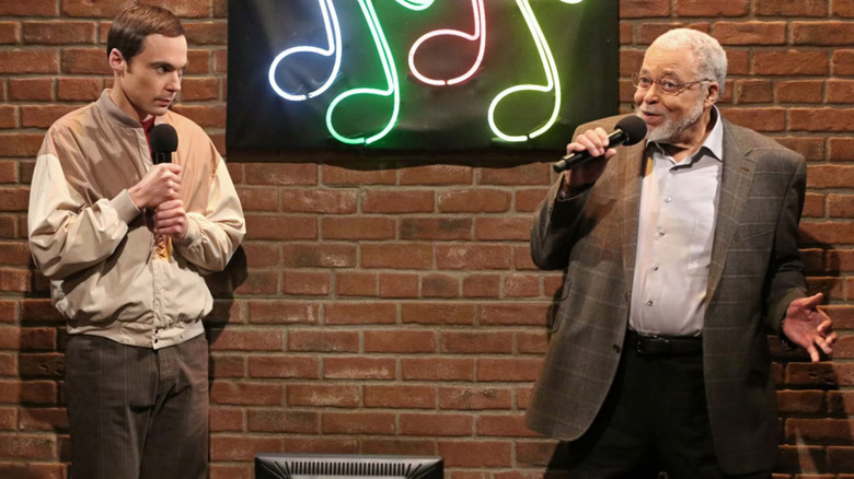 Sheldon y James Earl Jones cantan karaoke en Big Bang Theory