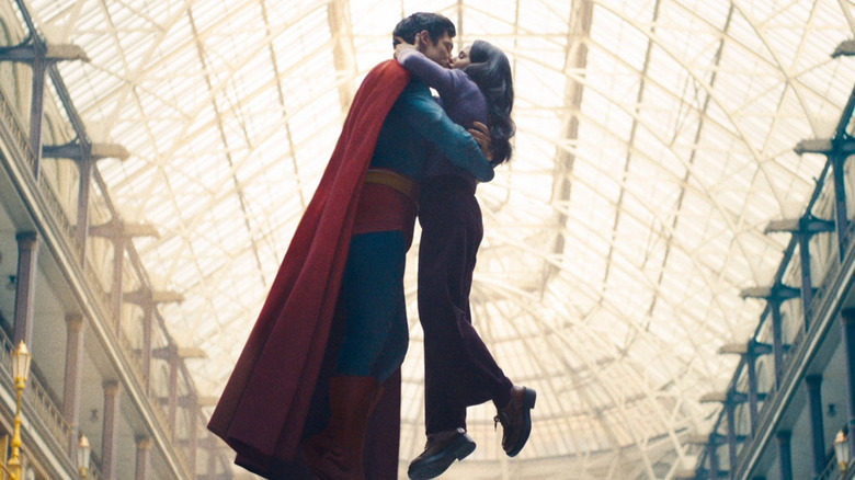 Superman and Lois lane kissing in the air at the end of Superman