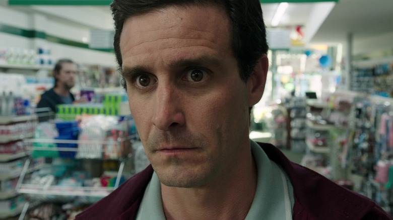 James Ransone as Eddie at the drugstore counter in It Chapter Two