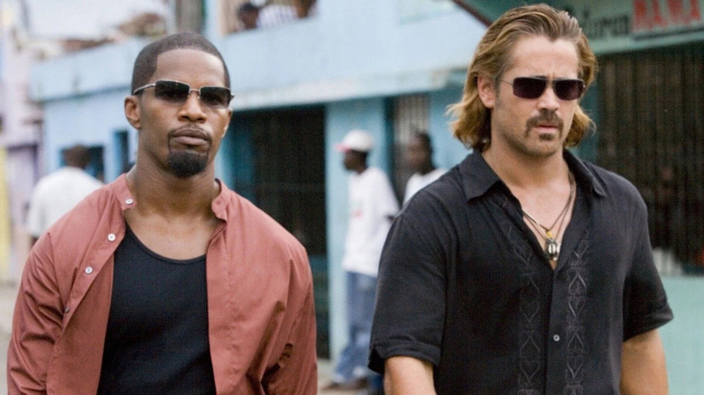 Jamie Foxx as Ricardo Tubbs and Colin Farrell as Sonny Crockett walking down the street in Miami Vice (2006)
