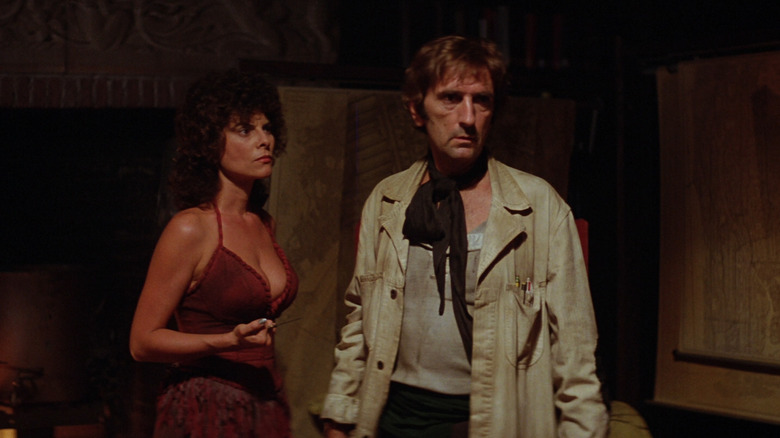 Maggie and Brain standing together in Escape from New York