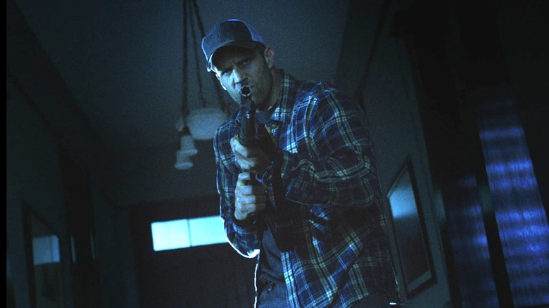 Jason Stathams Phil Broker aims at a shotgun in the home front