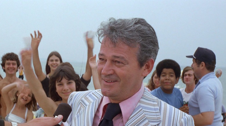 Murray Hamilton as Mayor Vaughn talking to reporters in Jaws