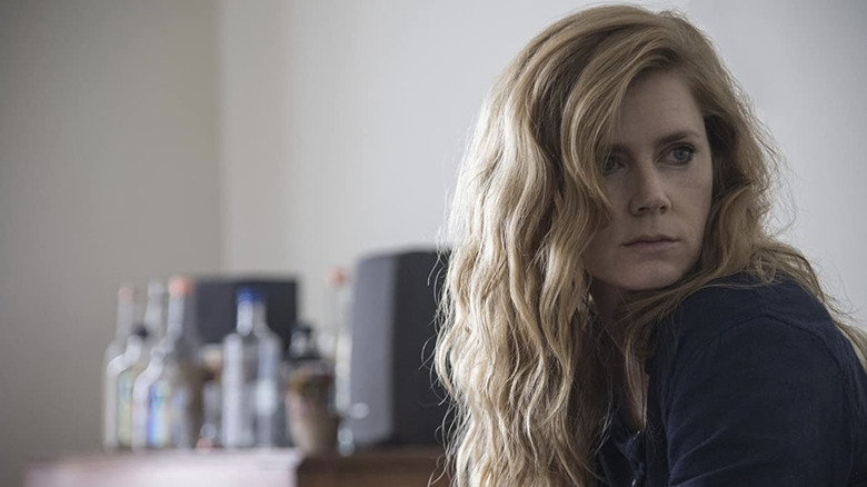Amy Adams looking to the right