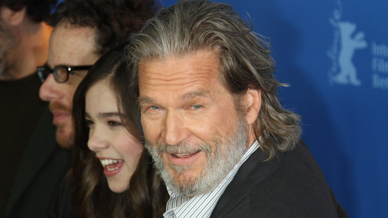 Jeff Bridges smiling on the red carpet