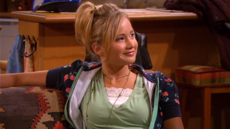 Jennifer Lawrence flashes a sly grin as Lauren Pearson on The Bill Engvall Show
