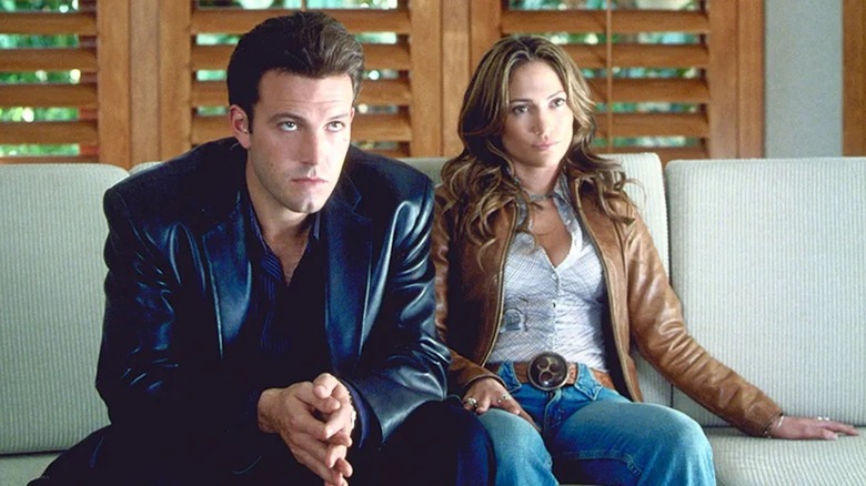 Ben Affleck in the role of Larry Gigli and Jennifer Lopez in Ricky's role on the sofa