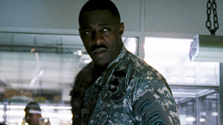 Idris Elba's Stone stands in uniform inside in 28 Weeks Later