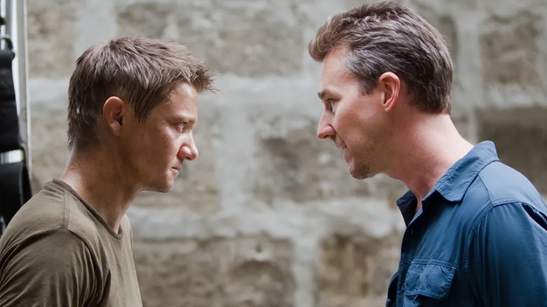 Jeremy Renner faces Edward Norton
