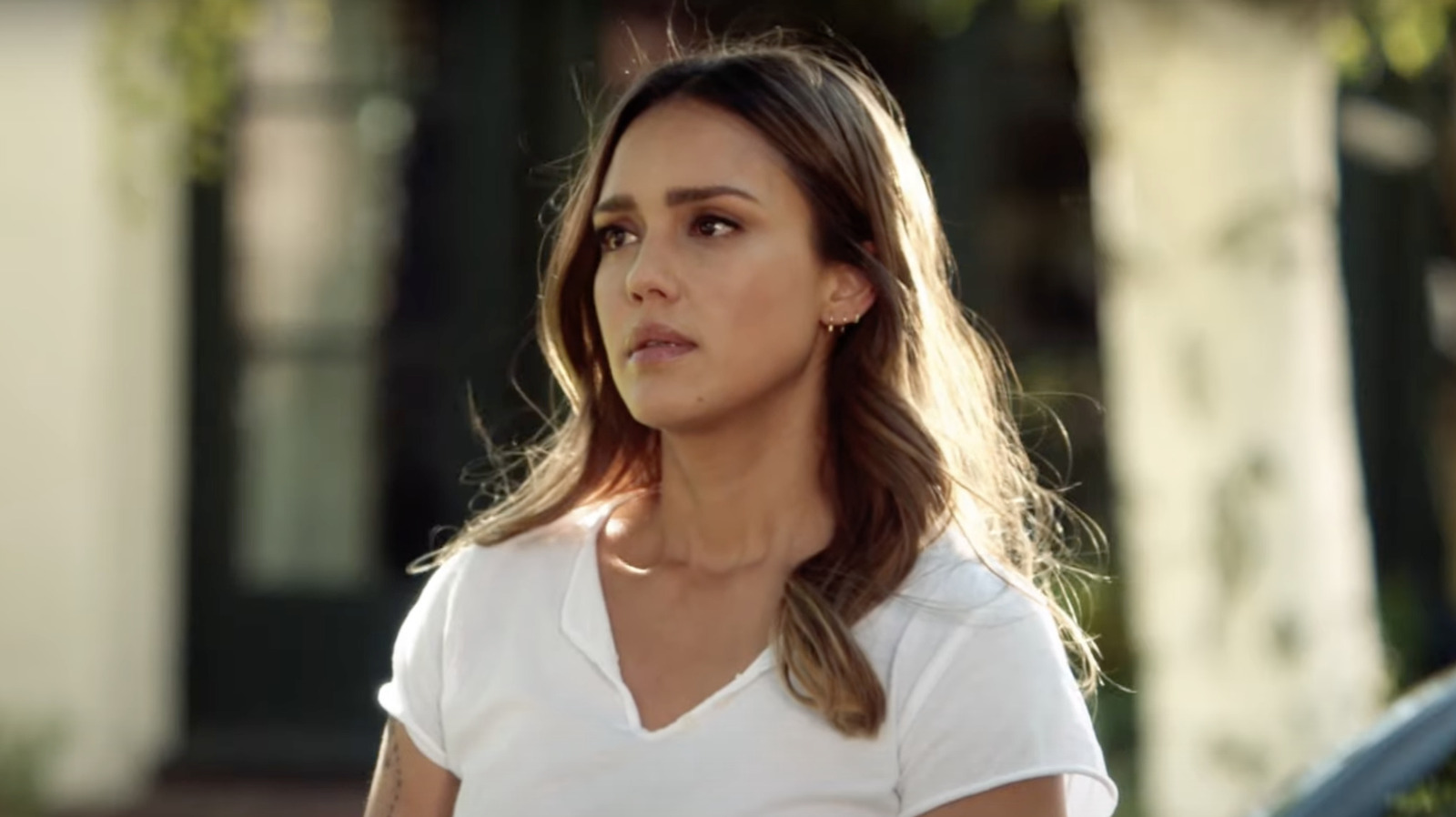 #Jessica Alba To Star In Netflix Series Confessions On The 7:45