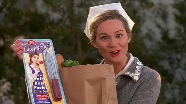 Laura Linney holding shopping bag The Truman Show