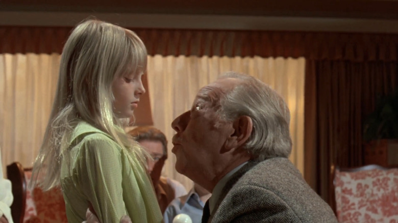 Melvyn Douglas' Grandpa kneels to talk to Jodie Foster's Judy in Ghost Story