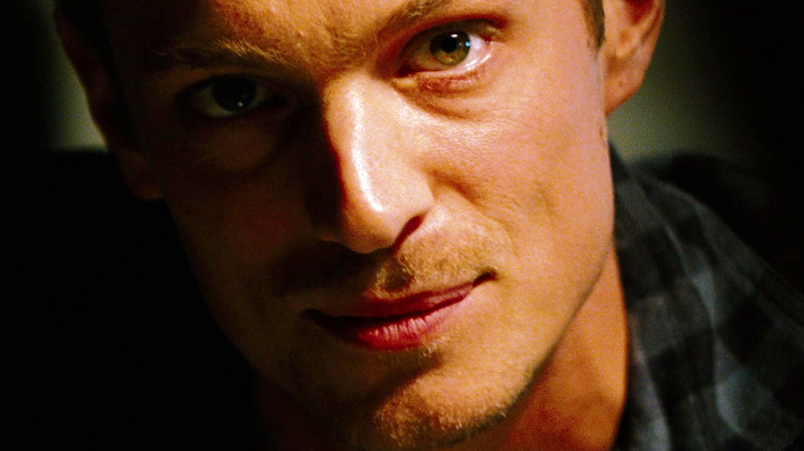 Joel Kinnaman Had A Brief Role In A Forgotten Denzel Washington Action Thriller image