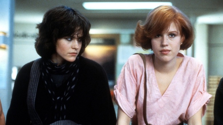 Ally Sheedy and Molly Ringwald in THE BREAKFAST CLUB
