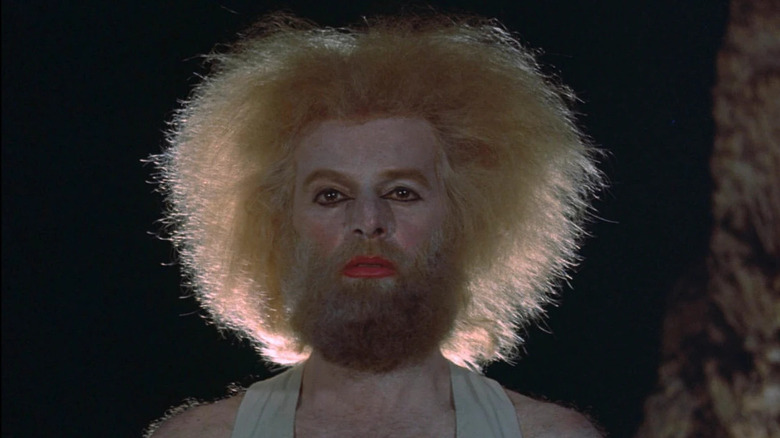 El Topo, désormais pâle maître de la méditation, à El Topo