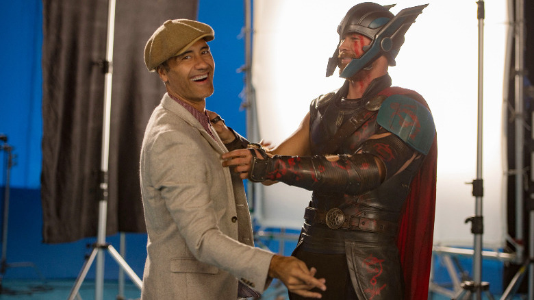Taika Waititi working with Chris Hemsworth on Thor: Ragnarok