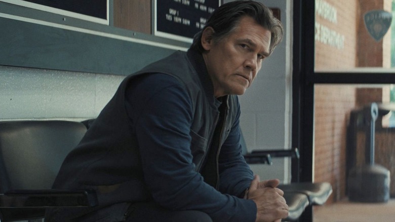 Josh Brolin sat down in a police station in Weapons