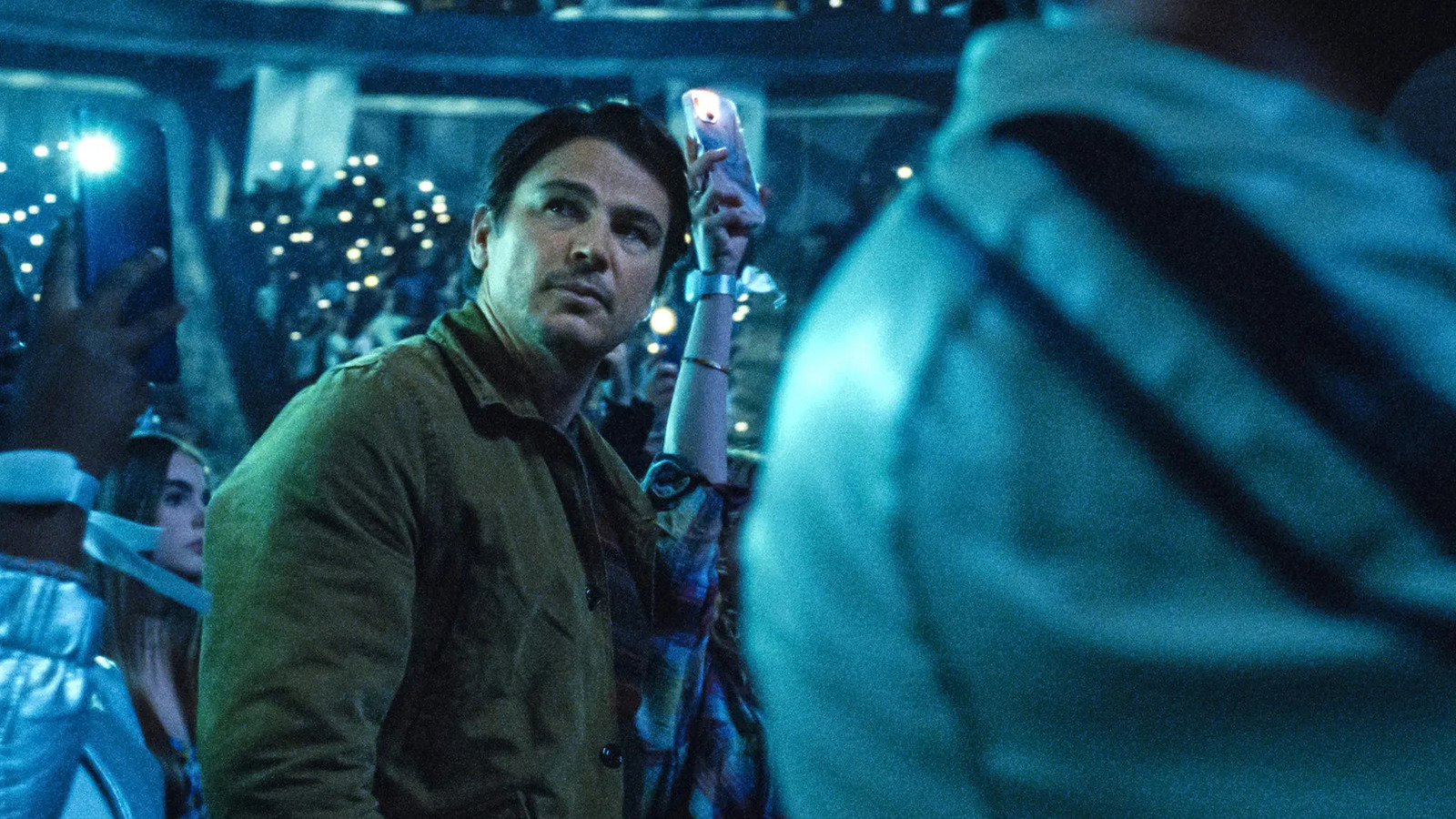 Josh Hartnett's Shirtless Trap Scene Is Deeper Than You Think