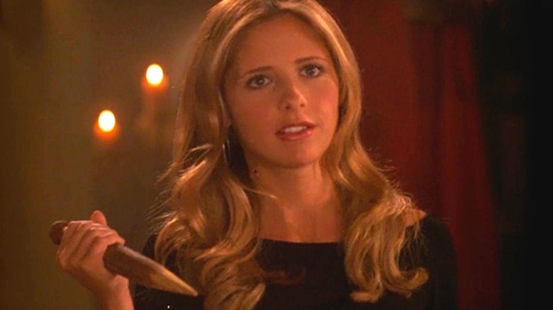 Sarah Michelle Gellar Buffy holding stake