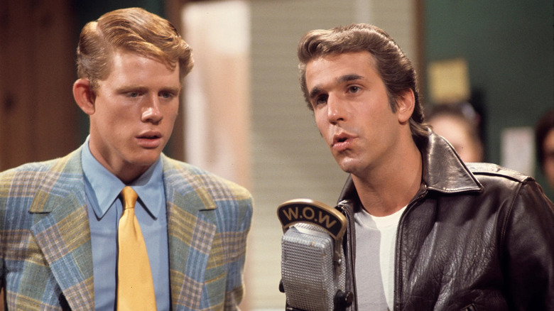 Ron Howard as Richie and Henry Winkler as Fonzie singing into a microphone on Happy Days