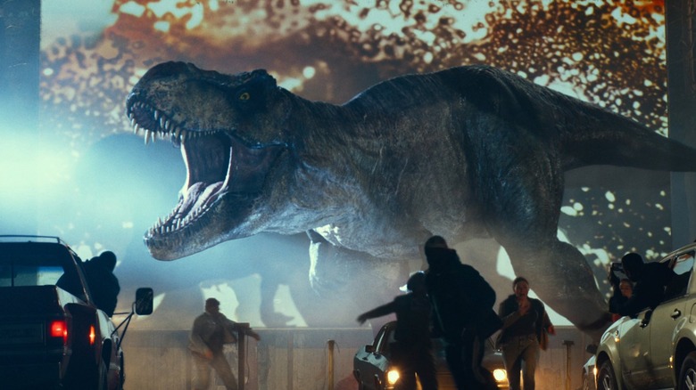 Jurassic World: Dominion Photo Has Chris Pratt Bringing A Knife To A Dino Fight, Probably