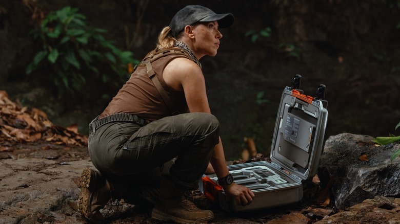 Visit Bennett tends to the issue of emergency supply in the forest in the birth of the Global Jorani