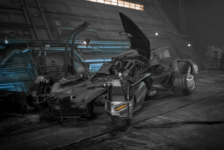 Justice League's Batmobile - Batman's new technology 