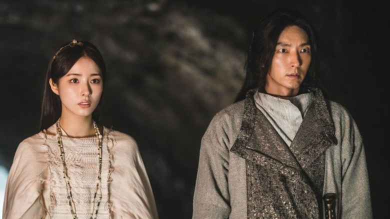 Tan-ya (Shin Se-kyung) stands next to Eun-seom (Lee Joon-gi) in Arthdal Chronicles: The Sword of Aramun