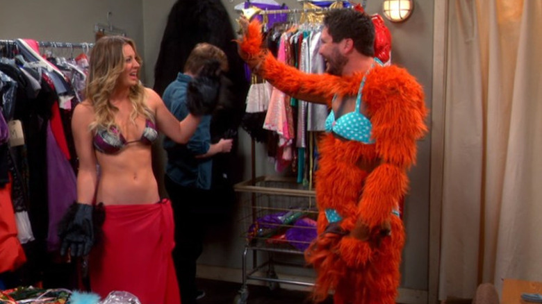 Kaley Cuoco and Wil Wheaton get in costume for Serial Apeist 2