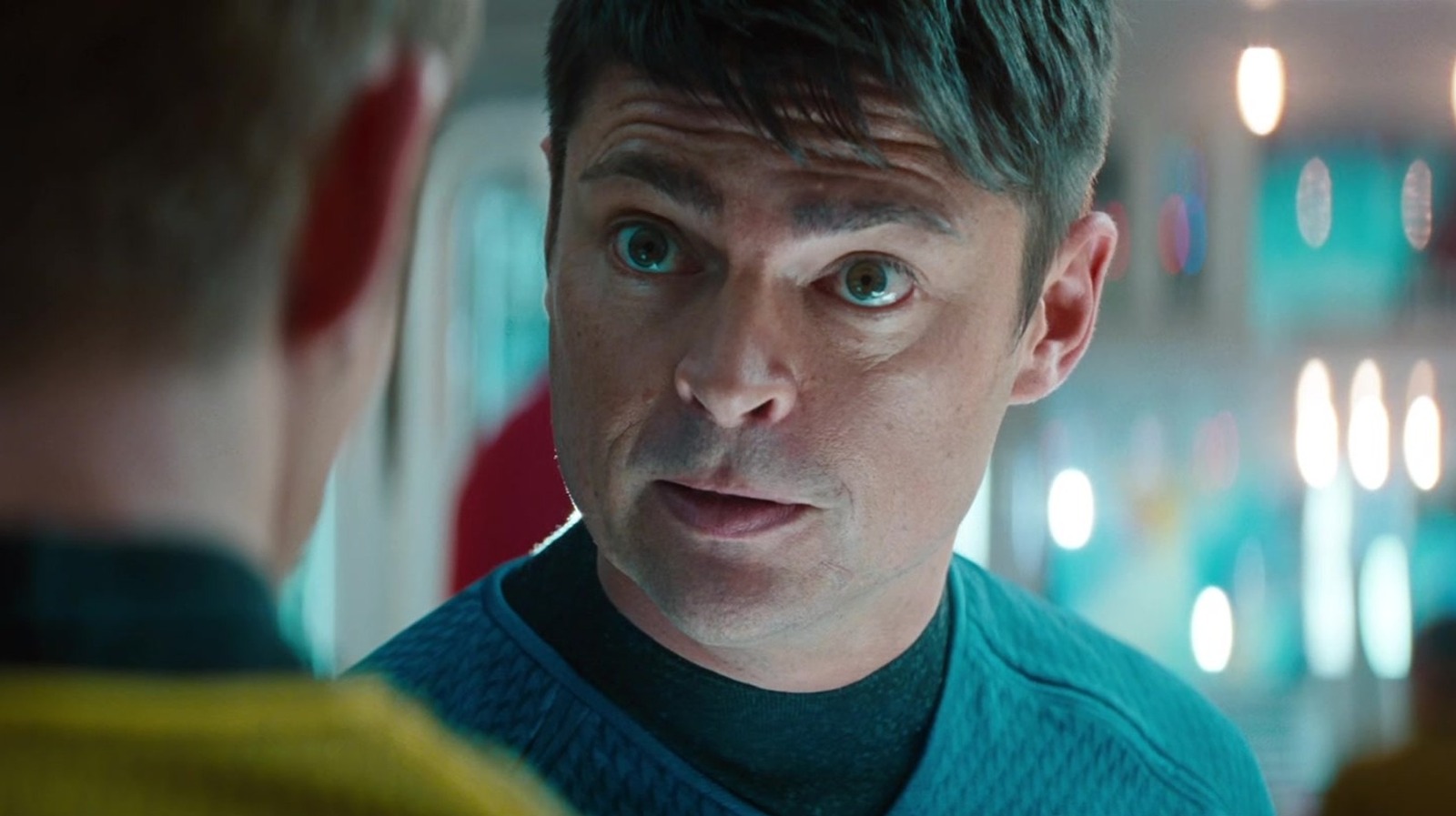 De kritiek van Karl Urban op het script leidde tot een van de grappigste grappen in Star Trek Into Darkness