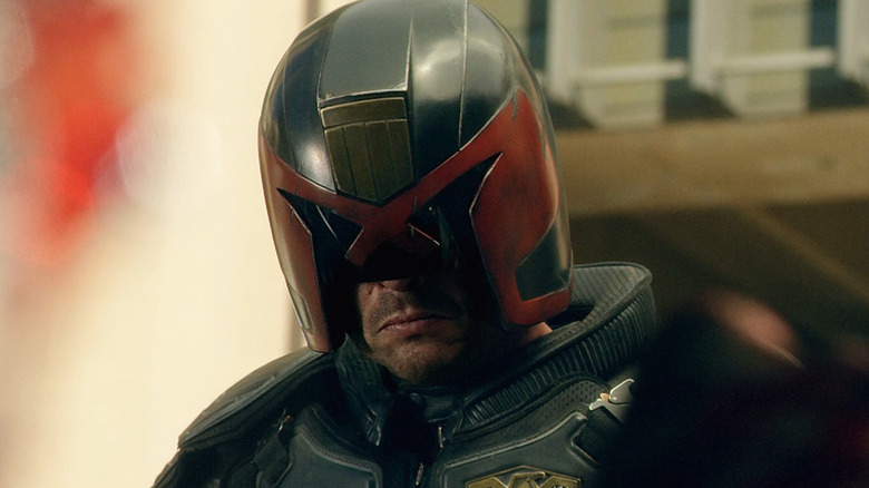 Karl Urban as Judge Dredd grimacing in Dredd