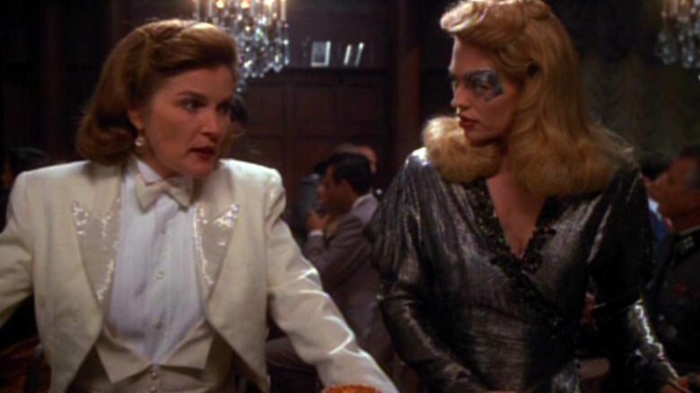 La capitana Janeway y Siete de Nueve de Star Trek: Voyager lucen deslumbrantes con trajes de club nocturno de los años 40