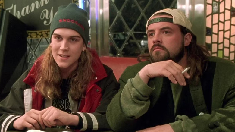 Jay and Silent Bob smoke at a diner in Dogma