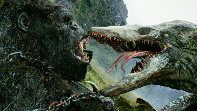 Kong fights a Skrullcrawler