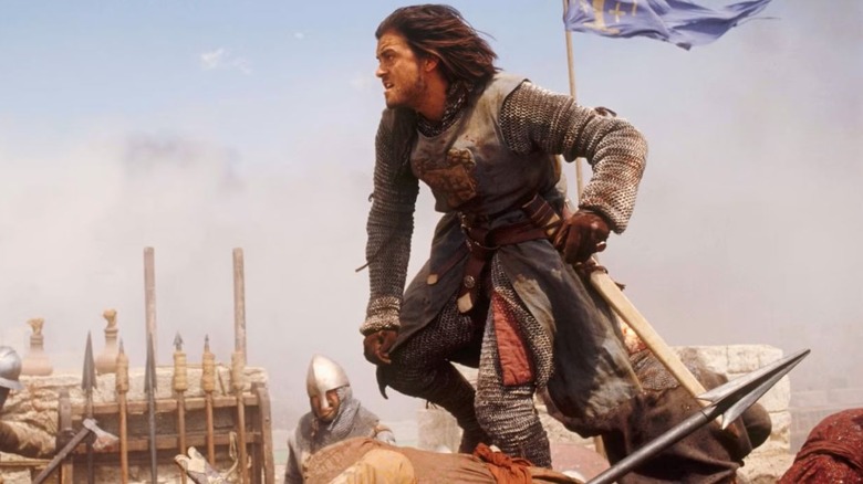 Orlando Bloom as Balian runs through a battle in Kingdom of Heaven