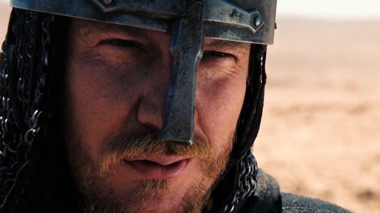 David Thewlis as the Hospitaler stands in the desert in Kingdom of Heaven
