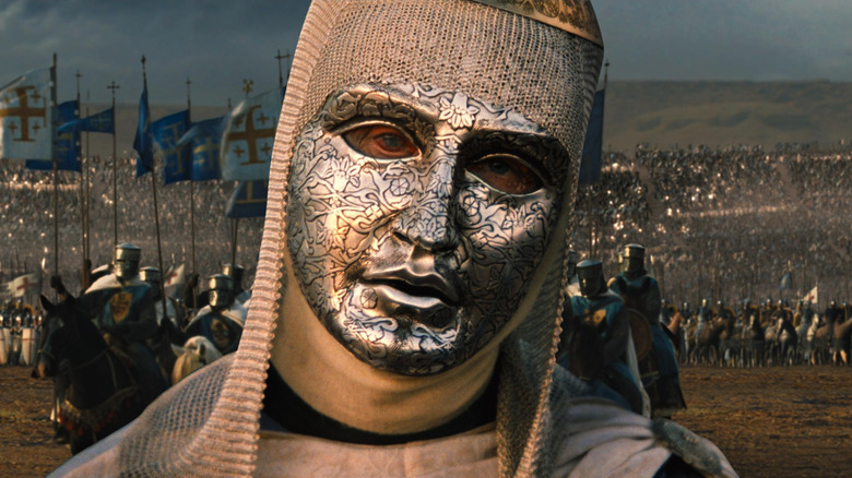 Edward Norton as King Baldwin IV stands before his army in Kingdom of Heaven