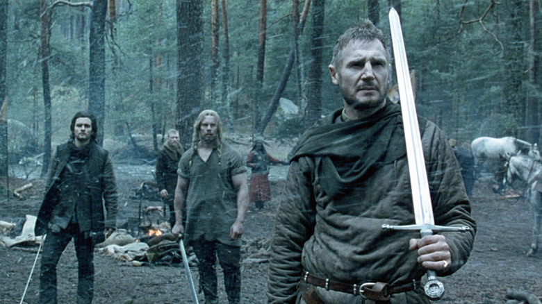 Liam Neeson as Godfrey stands with his men in Kingdom of Heaven