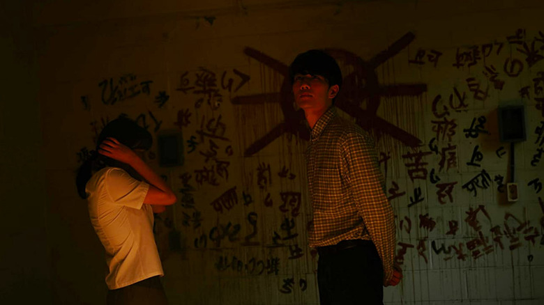 Jo Kyung-ho in room with female