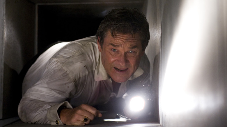 Kurt Russell as Robert Ramsey crawling through a vent in Poseidon