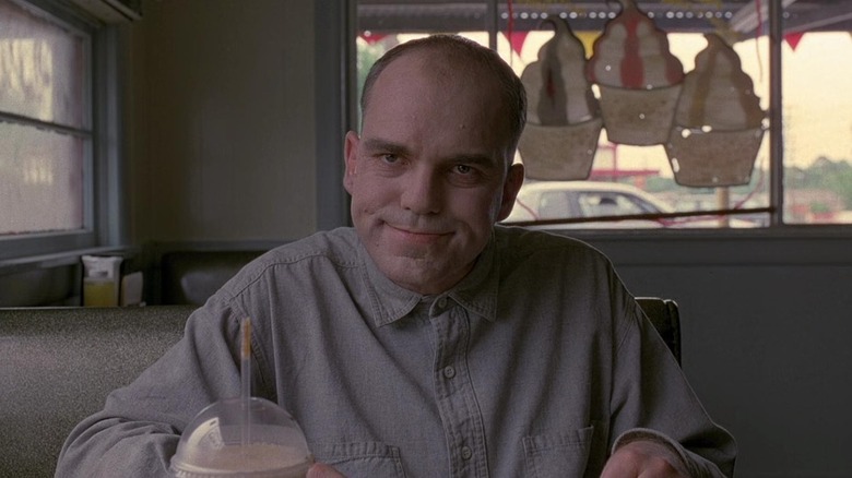 Karl in een restaurant in Sling Blade