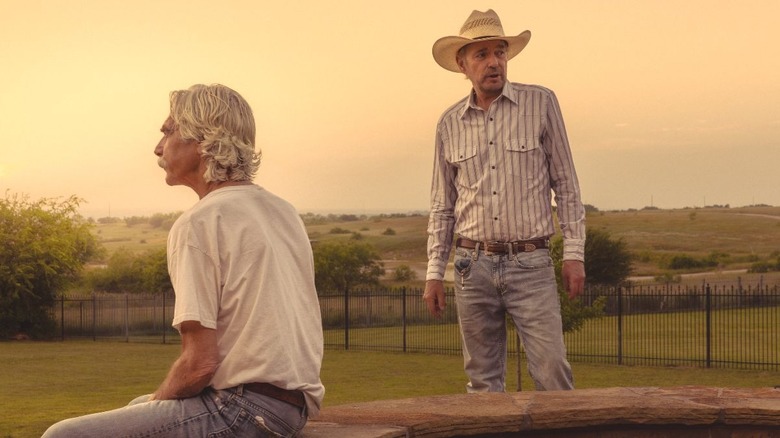 Tommy debout à côté de TL Norris sur 