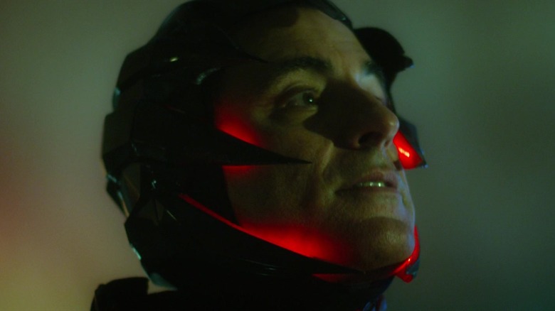 Le Dr Miles Edwards d'Andy García est vu en gros plan dans Max Steel