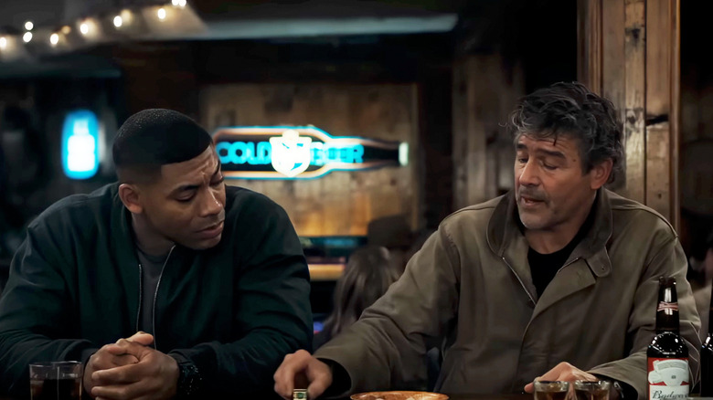 Aaron Pierre's John Stewart and Kyle Chandler's Hal Jordan sit side by side in a bar in Lanterns