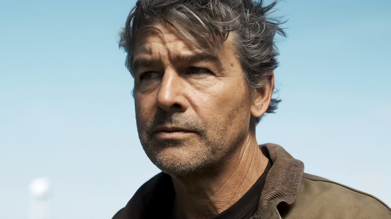 Kyle Chandler's Hal Jordan is seen against a blue sky in Lanterns