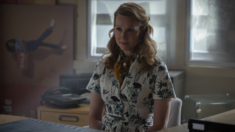 Laura Linney's Lianna stands in a motel room in Lanterns