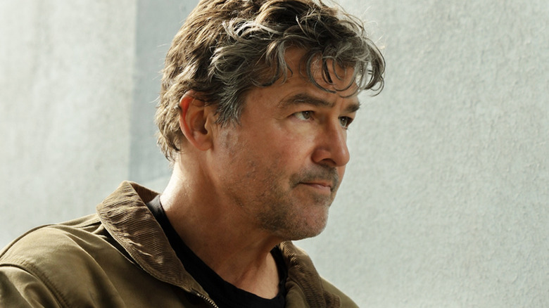 Kyle Chandler's Hal Jordan is seen in closup as he stands on a water tower in Lanterns