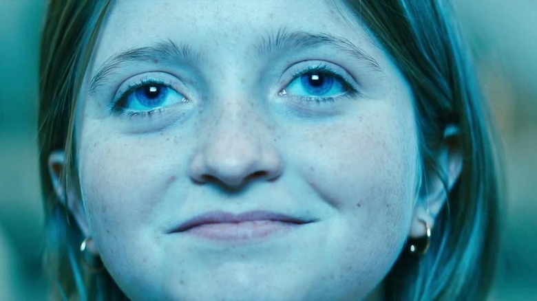 Farrah Mackenzie in Leave the World Behind
