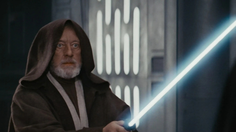 స్టార్ వార్స్‌లో లైట్‌సేబర్‌ని పట్టుకున్న ఒబి-వాన్ కెనోబి